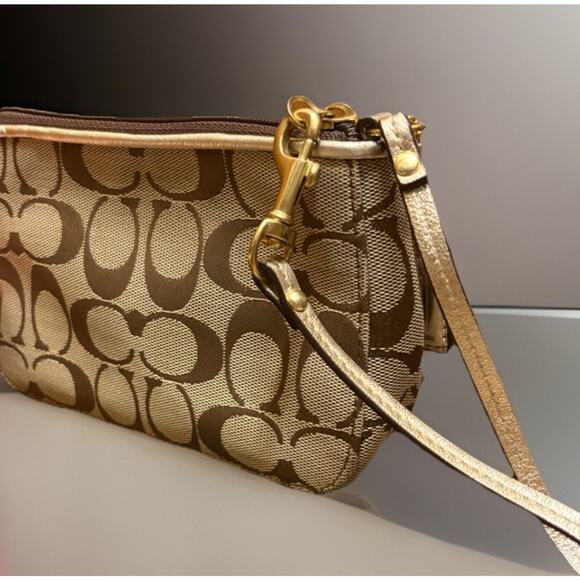Coach Brown and Tan Signature C Monogram Wristlet with Flower Matching Tag Y2K - Picture 6 of 8